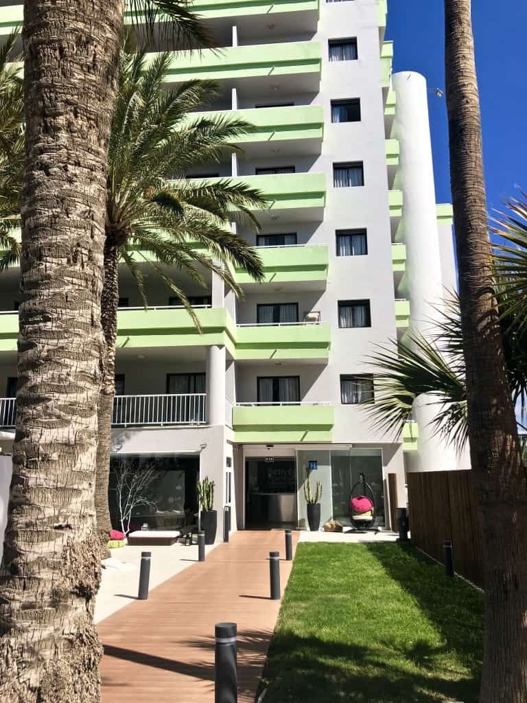 Emigreren Gran Canaria - Budget vakantie Gran Canaria - 10 tips om geld te besparen - Houd aanbiedingen in de gaten - Hotel Playa del Ingles