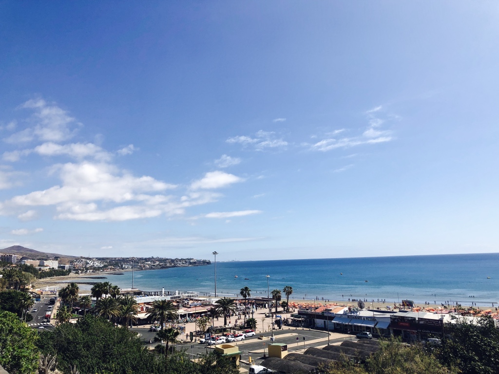 Emigreren Gran Canaria - Budget vakantie Gran Canaria - 10 tips om geld te besparen - Vermijd toeristische plekken - Playa del Ingles boulevard Anexo 2