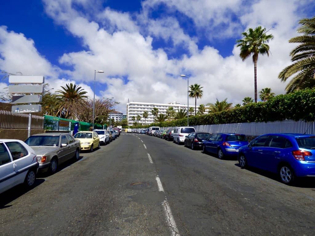 Emigreren Gran Canaria - Auto huren op Gran Canaria? Kijk en vergelijk via EasyTerra! - Straat Playa del Inglés