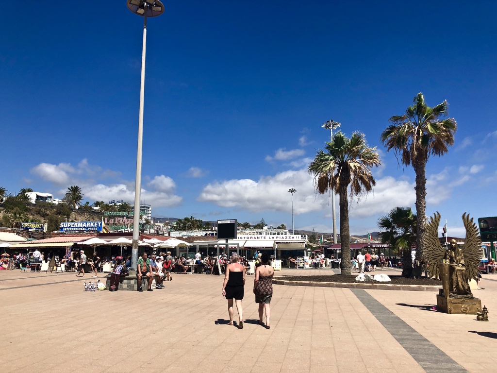 Emigreren Gran Canaria - Emigreren naar Gran Canaria als twintiger - De voor- en nadelen - De voordelen - Playa del Ingles Anexo 2