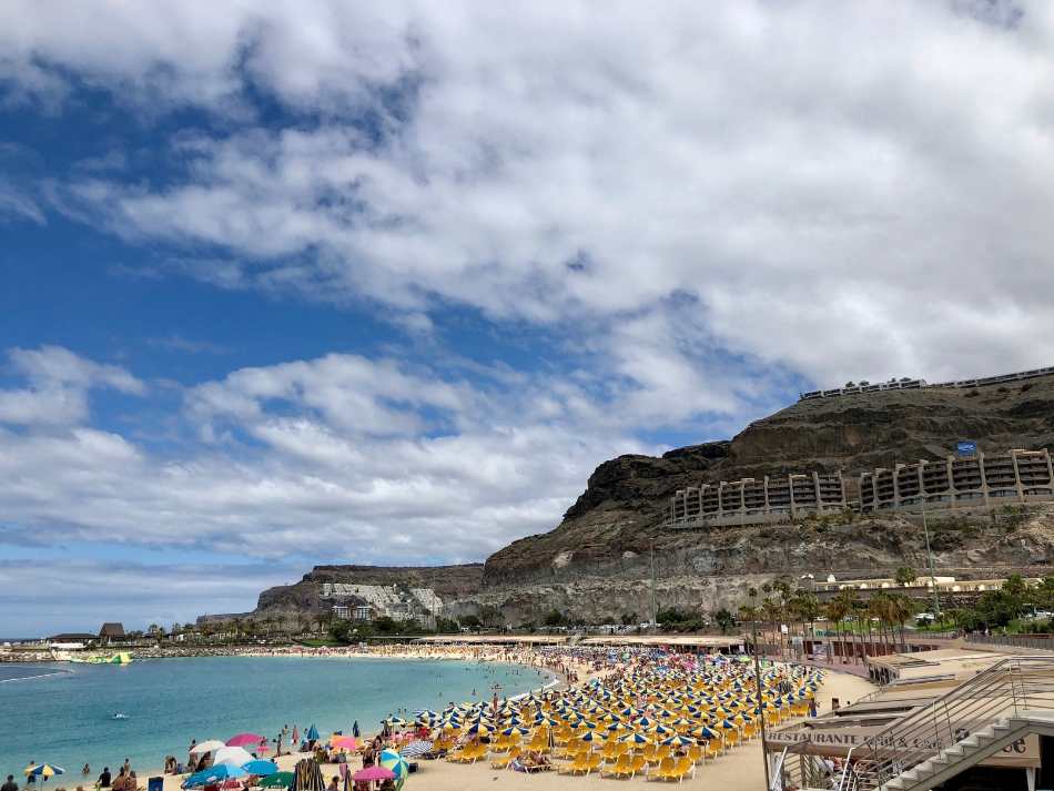 Amadores strand op Gran Canaria en hotel Gloria Palace op de heuvel