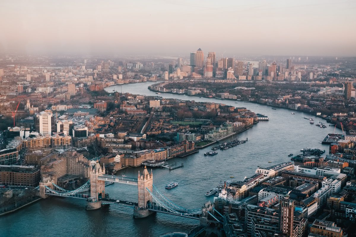 Boven aanzicht over Londen en de Theems Rivier aparte bezienswaardigheden in Londen
