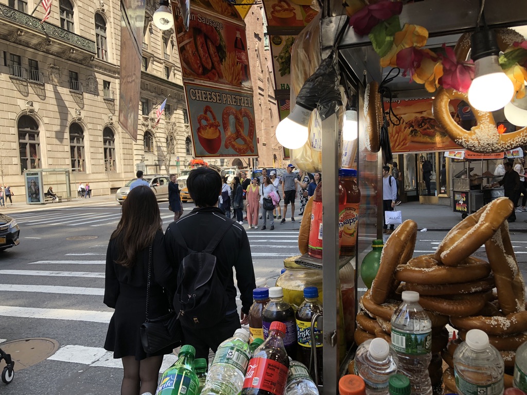 Hotdogkraam op Fifth Avenue in New York